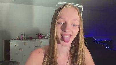 Watch AshleaGiardini Live On Cam