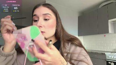 Watch KittyNoSkirty Live On Cam