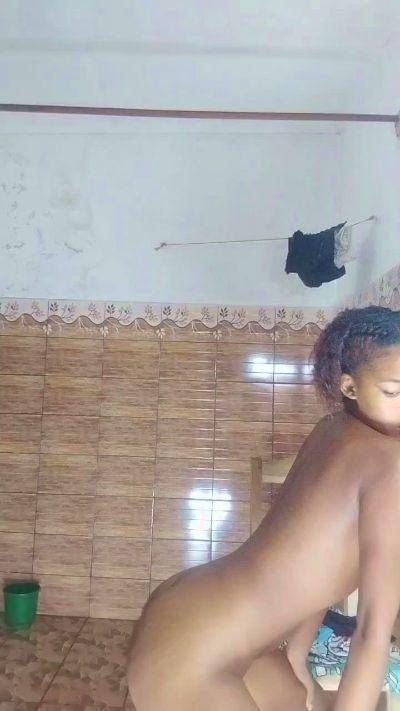 Watch Layllah Live On Cam