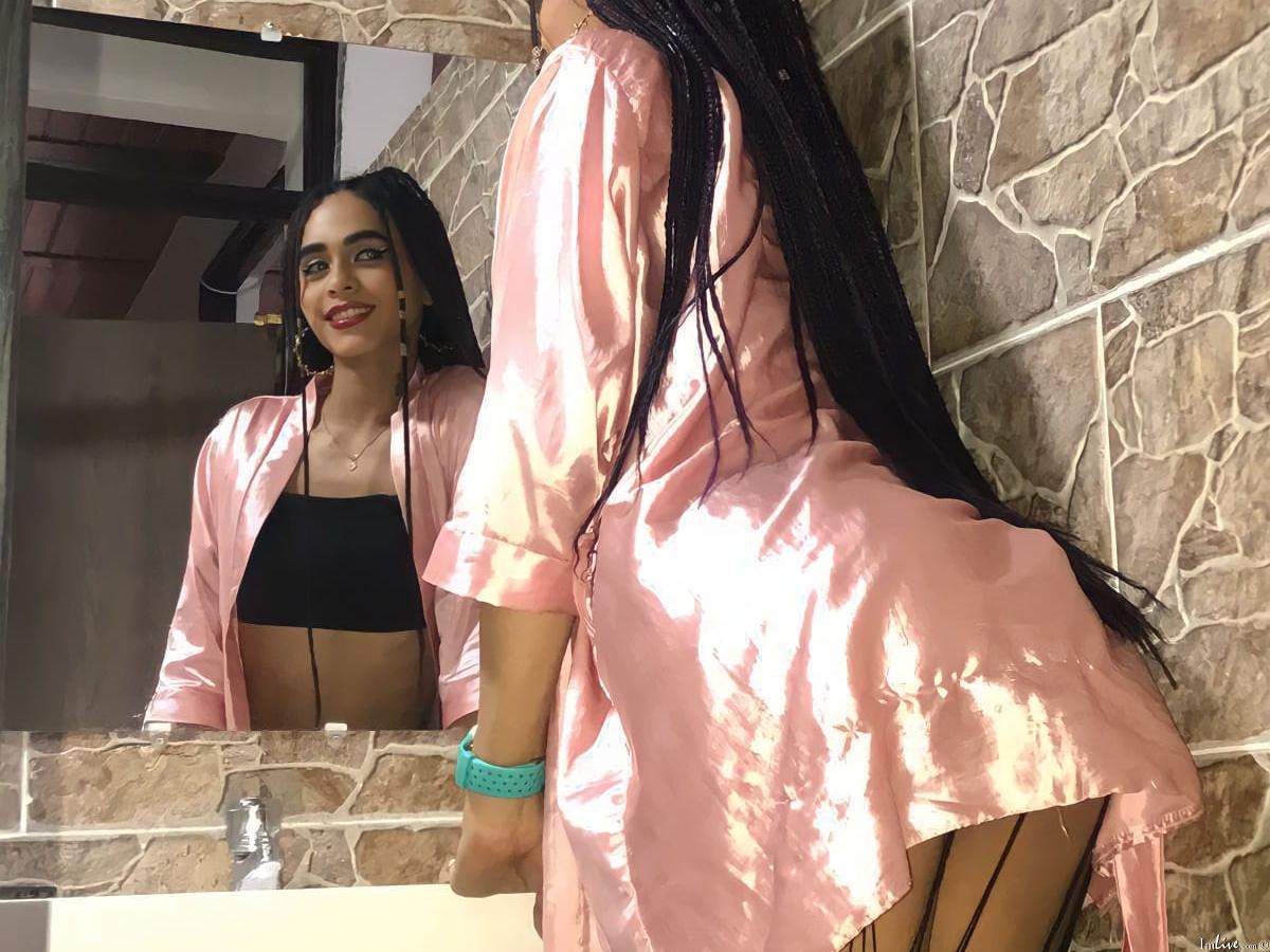 Watch SweetHanna Live On Cam
