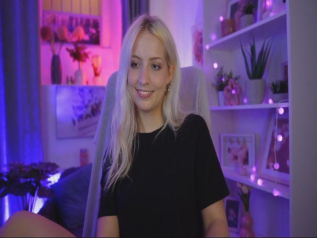 Watch Lucy_Cutie Live On Cam