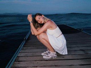 Watch BloomAria Live On Cam