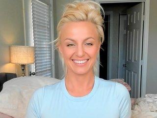Watch HollyKennedy Live On Cam