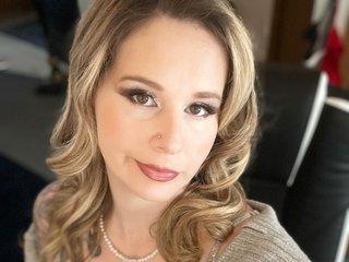 Watch Hottyhousewife18 Live On Cam
