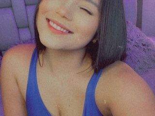 Watch Laura_Sanz77 Live On Cam