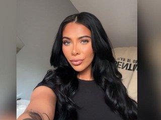 Watch PrettynaughtyLacey Live On Cam