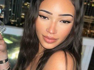 Watch ValeriaImaniLin Live On Cam