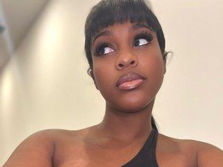 Watch zoemovesme Live On Cam