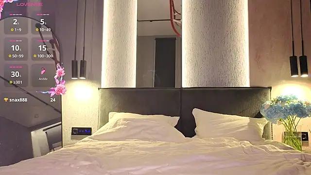 Watch Alllura Live On Cam