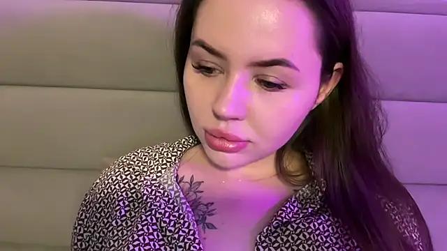Watch AlmaryKim Live On Cam
