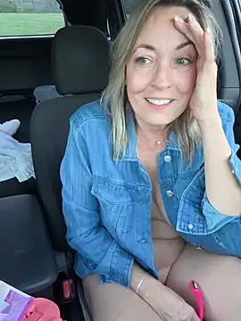 Watch Cherry-red-xo Live On Cam