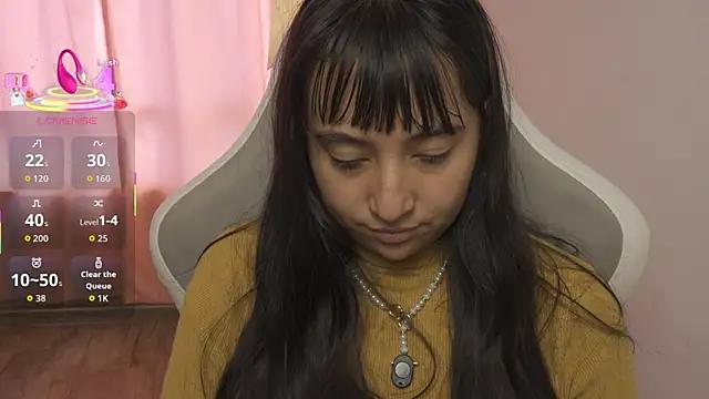 Watch EmmitaGarcia Live On Cam