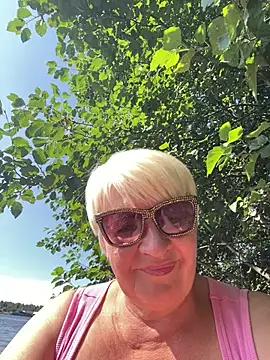 Watch Laura_Millf Live On Cam
