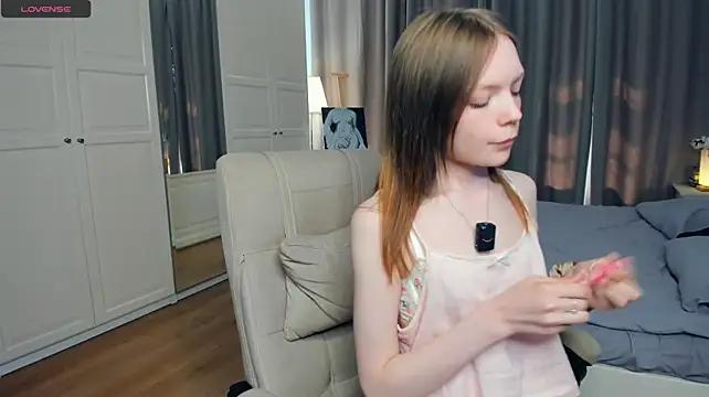 Watch LavenderMitten Live On Cam