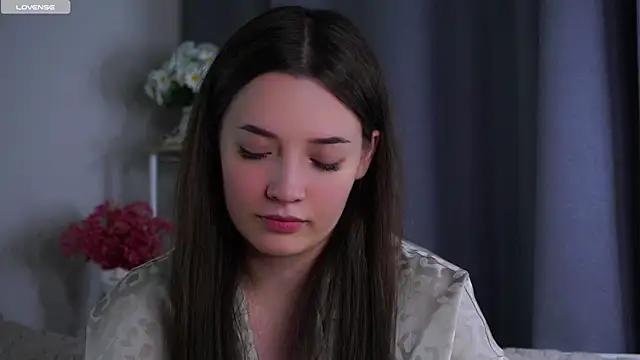 Watch LowOncoming Live On Cam