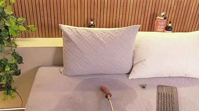 Watch emily_dempsey Live On Cam