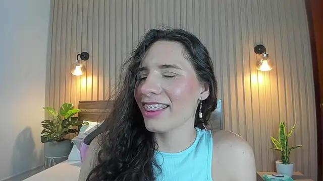 Watch valeryn__rosse Live On Cam