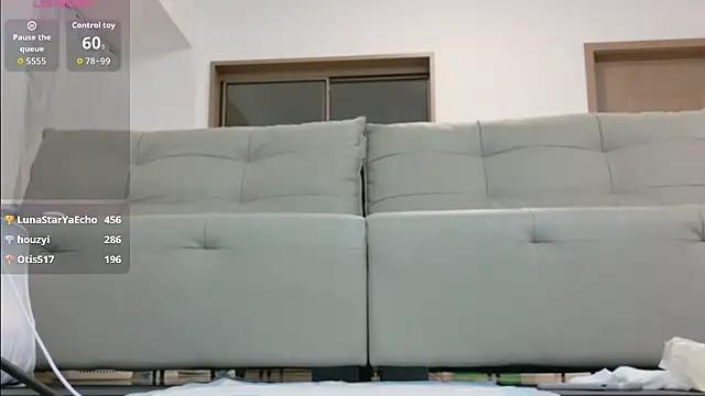 Watch yiyi_3523 Live On Cam